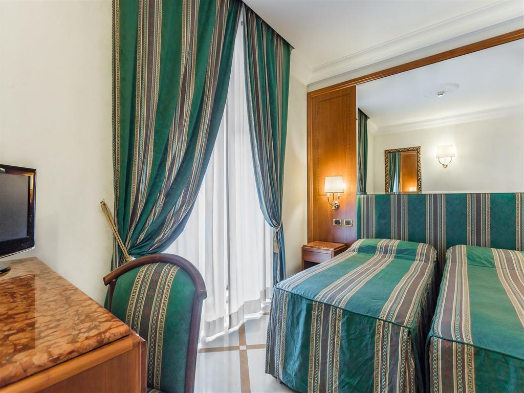 Raeli Hotel Regio Roma Exterior foto