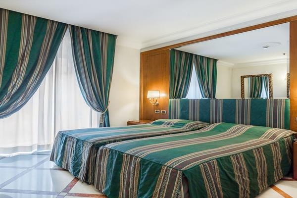 Raeli Hotel Regio Roma Exterior foto
