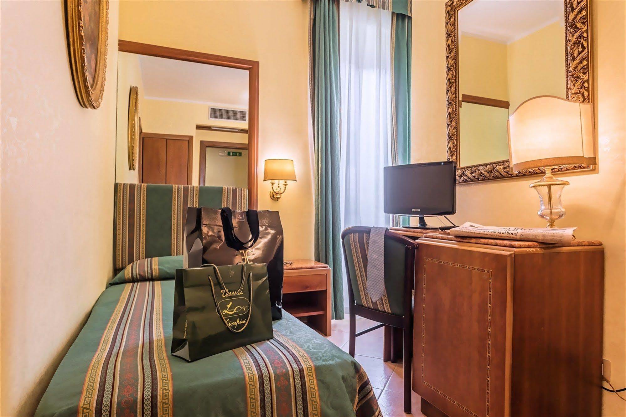 Raeli Hotel Regio Roma Exterior foto
