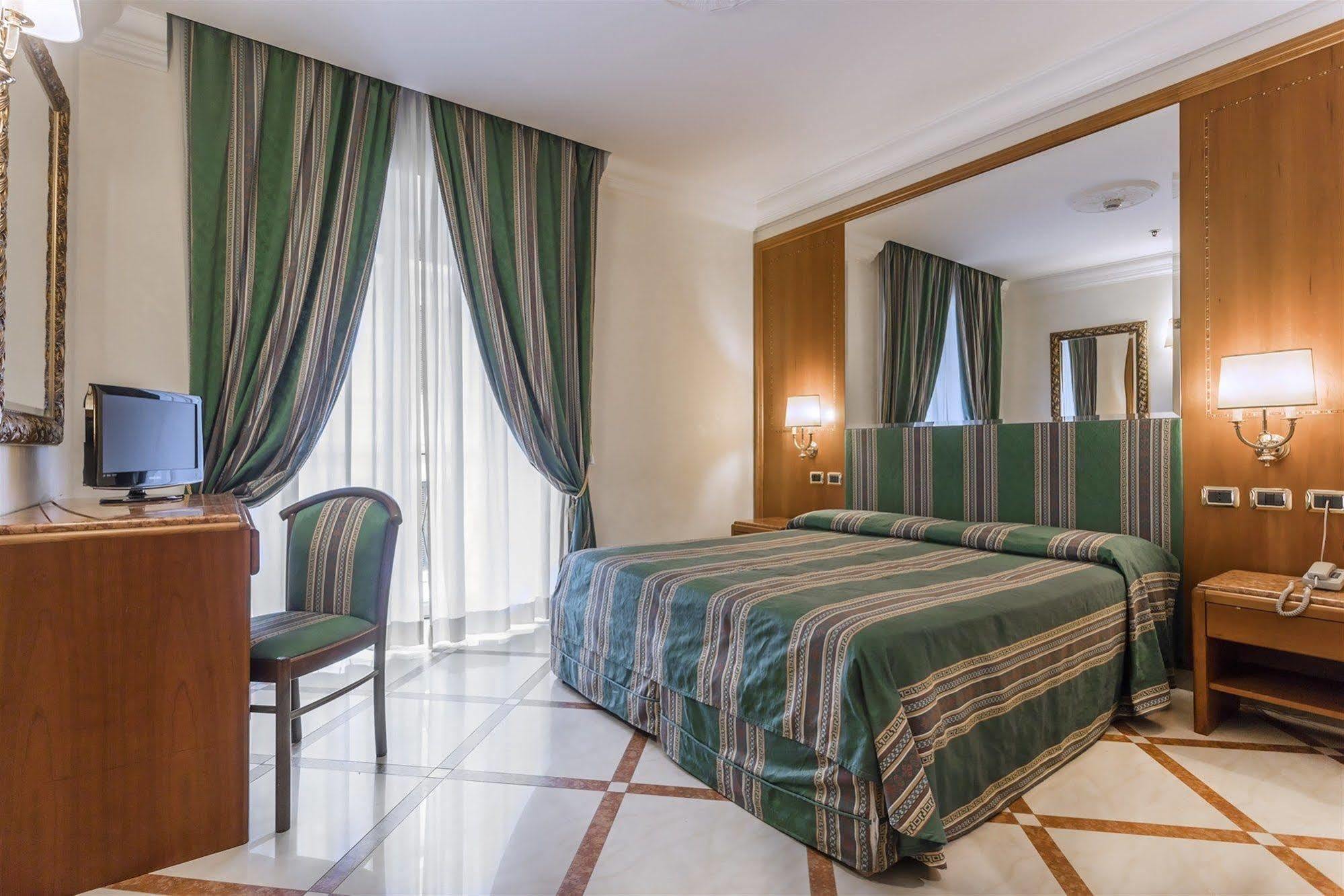 Raeli Hotel Regio Roma Exterior foto
