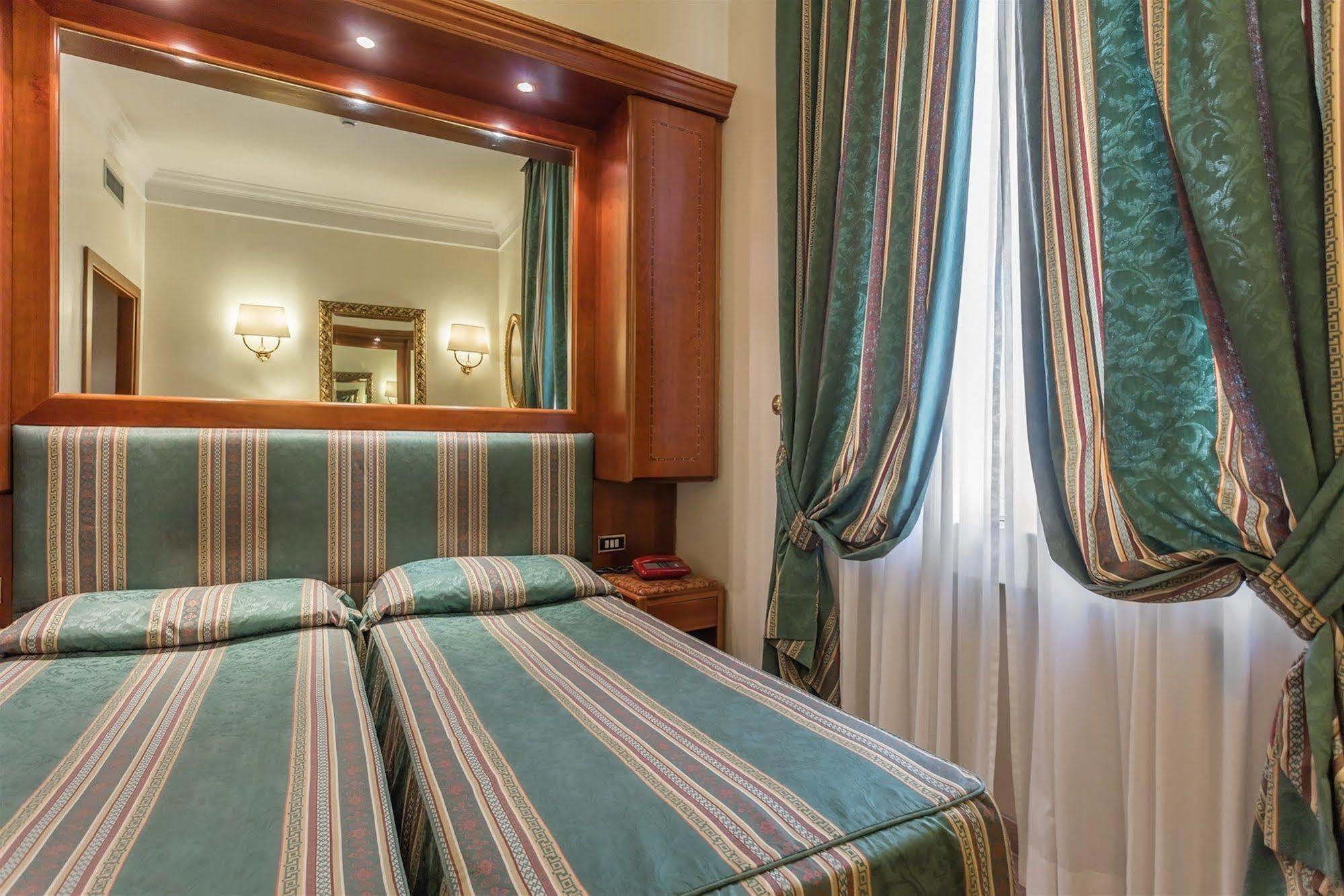 Raeli Hotel Regio Roma Exterior foto