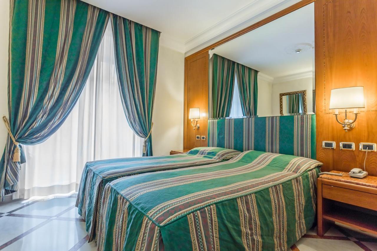 Raeli Hotel Regio Roma Exterior foto