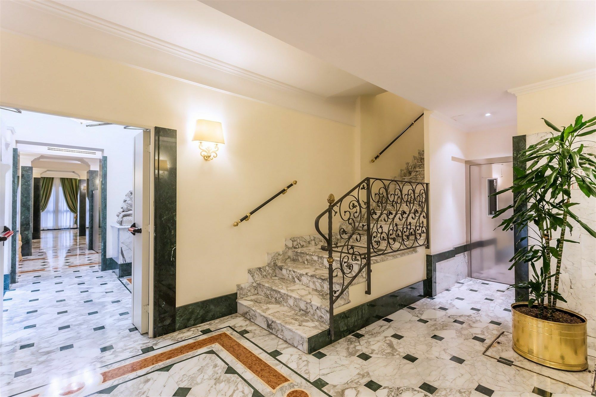 Raeli Hotel Regio Roma Exterior foto
