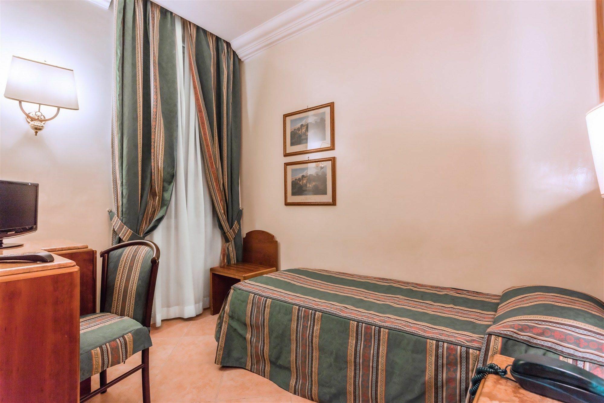 Raeli Hotel Regio Roma Exterior foto